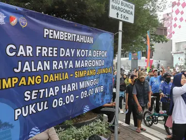 Suasana pelaksanaan Hari Bebas Kendaraan Bermotor atau Car Free Day (CFD) di sekitar jalan Margonda Raya, Depok, Jawa Barat, Minggu (4/5/2025). (Liputan6.com/Herman Zakharia)
