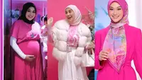 Turut ramaikan &lsquo;demam&rsquo; Barbie, Irish Bella tampil mengenakan long sleeve pink yang serasi dengan kerudungnya. Ia memadukannya dengan jaket berbulu putih, rok ruffle, dan stiletto heels-nya. [Instagram/_irishbella_].