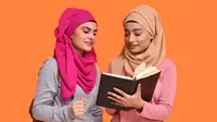 Ilustrasi muslimah belajar hadis, Islami. (Photo by Fotos on Unsplash)