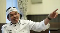 Dedi Mulyadi yang disapa Kang Dedi sering menerima keluhan Kepala Sekolah SD mengalami kebingungan saat mengelola dana BOS.