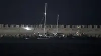 Kapal bantuan Freedom Flotilla, Madleen, yang hendak menuju Gaza dibawa ke Pelabuhan Ashdod di Israel selatan pada Senin, (9/6/2025), setelah direbut oleh pasukan angkatan laut negara itu. (Dok.&nbsp;AP/Leo Correa)&nbsp;&nbsp;&nbsp;&nbsp;