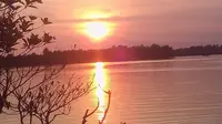 Suasana senja di kawasan pantai Tanjung Bukit Raya Botania, Batam, Kepulauan Riau. (Liputan6.com/Ajang Nurdin)
